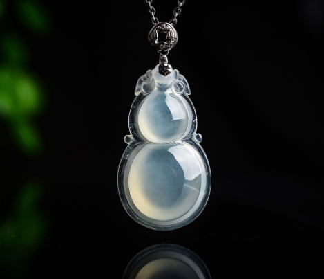 以翡翠手镯为切入，带你了解关于翡翠饰品的选择  第2张