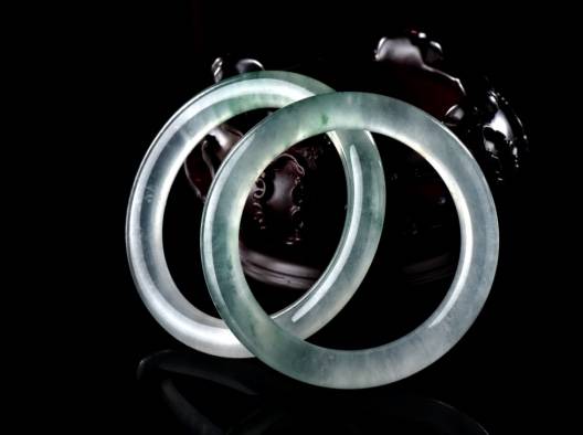 以翡翠手镯为切入，带你了解关于翡翠饰品的选择  第3张