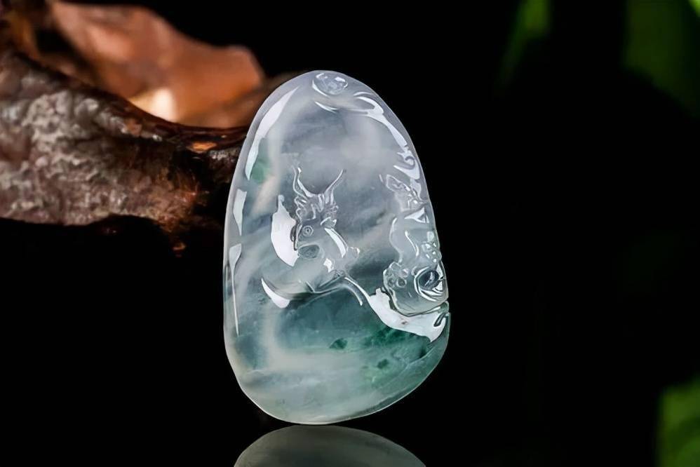 翡翠的品种有许多，你知道怎么区别冰种翡翠与冰糯种翡翠吗？  第3张