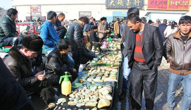 玉石定价的凹凸，除了和原料有关，还受哪些因素的影响？  第2张