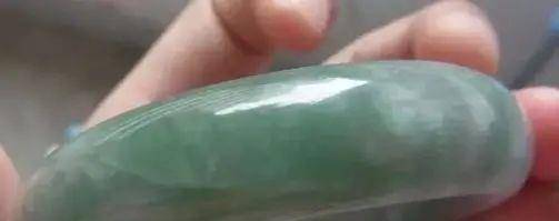 不明白翡翠的瑕疵？那可玩欠好翡翠！  第2张