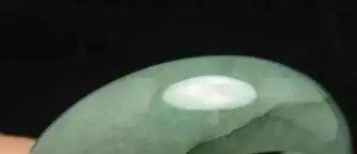 不明白翡翠的瑕疵？那可玩欠好翡翠！  第10张