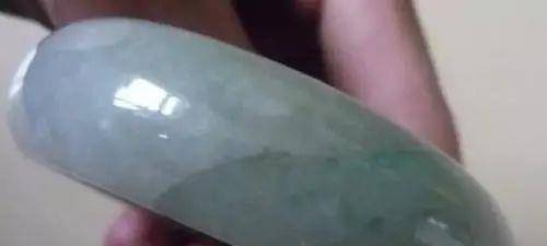 不明白翡翠的瑕疵？那可玩欠好翡翠！  第9张
