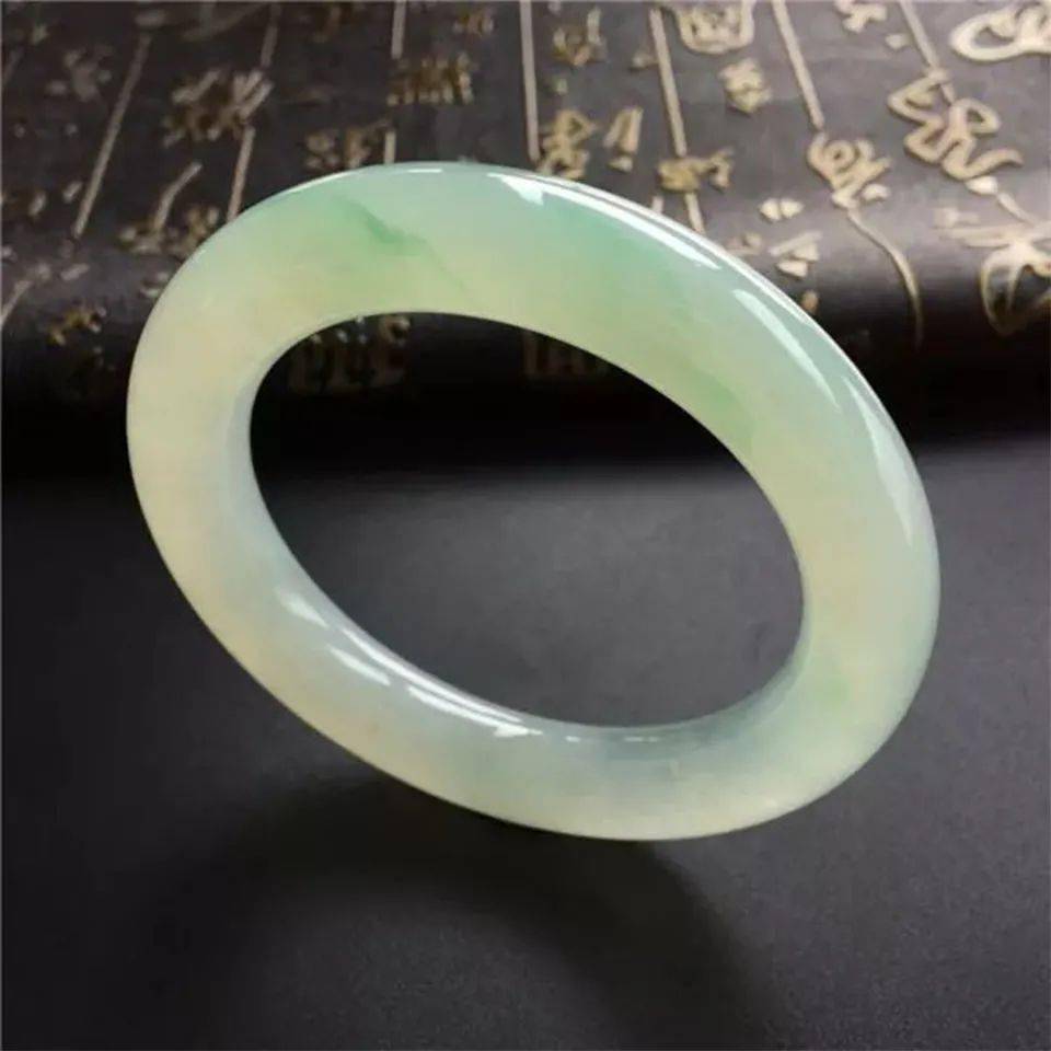 冰种翡翠玉镯的价格怎么？冰种翡翠是性价比最高的翡翠吗？  第4张