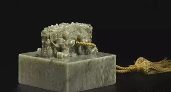 “帝王之玉”和田青玉，在保藏商场继续走热  第9张