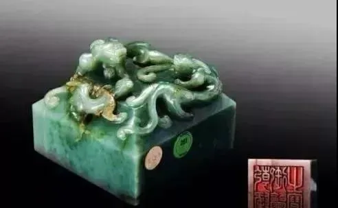 “帝王之玉”和田青玉，在保藏商场继续走热  第8张