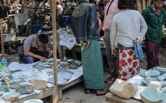 缅甸是国际最大的翡翠出产国，在那里买翡翠真的廉价吗？  第1张