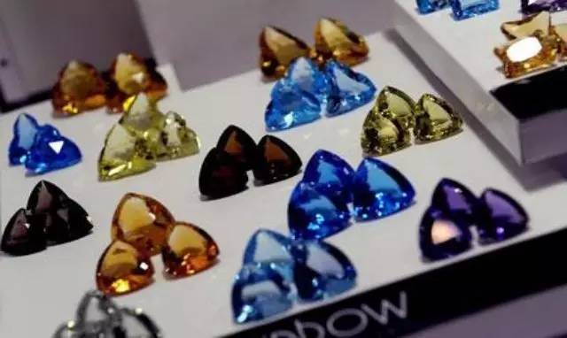 疫情来势汹汹下商场瞬息万变，泰国珠宝业转战电商尽力自救  第4张