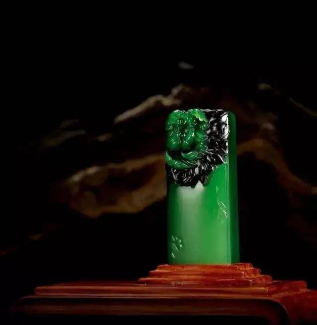 这种玉石30万一斤，价格5年涨20倍，色彩绿如春水…涨幅超越翡翠？  第3张