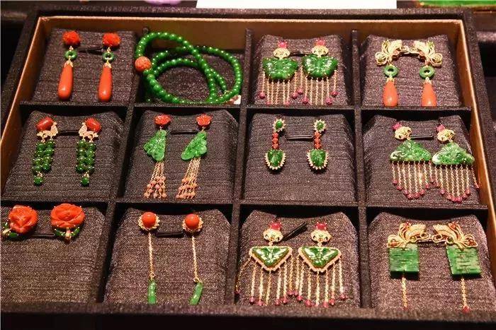 这种玉石30万一斤，价格5年涨20倍，色彩绿如春水…涨幅超越翡翠？  第7张