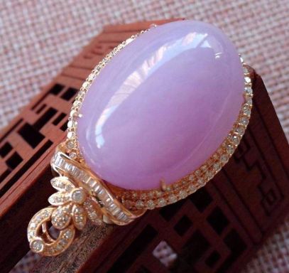 紫罗兰天然翡翠有什么特色？紫罗兰天然翡翠价值怎么样？  第2张