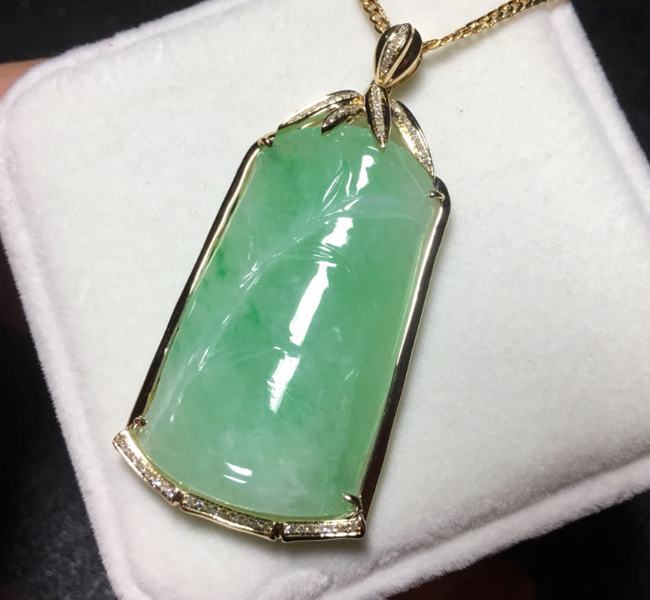 翡翠的价格不断增加，可是定价系统十分紊乱，没有一致的定价规范  第4张