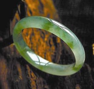 翡翠保养应该怎么做？最好的翡翠保养办法有哪些？  第2张