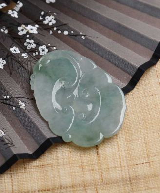 辨别翡翠都有哪些技巧？怎么对翡翠进行判定？  第2张