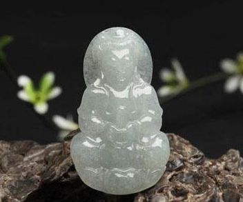 冰种翡翠和冰糯种翡翠的特色都有哪些？价格不同大不大？  第2张