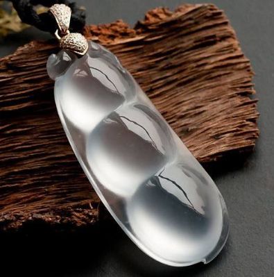 冰种翡翠和冰糯种翡翠的特色都有哪些？价格不同大不大？  第3张