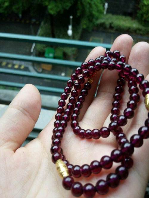 尖端的石榴石——紫牙乌石榴石  第3张