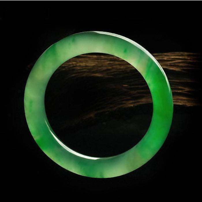 为什么那么女性喜爱翡翠，长时间佩带翡翠手镯的优点有哪些  第2张