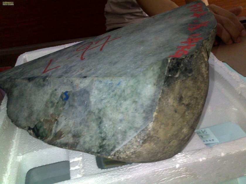 翡翠中有哪些瑕疵是不可以承受的，翡翠的瑕疵有哪些  第2张