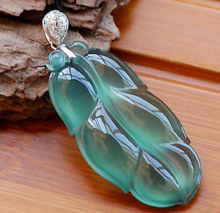 有哪些翡翠的色彩比较突出，他们的特征及价值又是多少  第2张