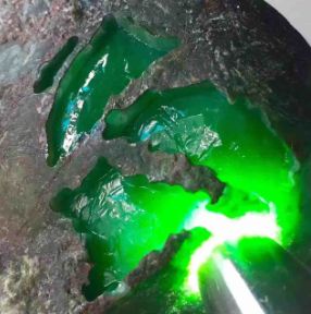 翡翠毛料都有哪些组成部分，结构的品种都有哪些？  第2张