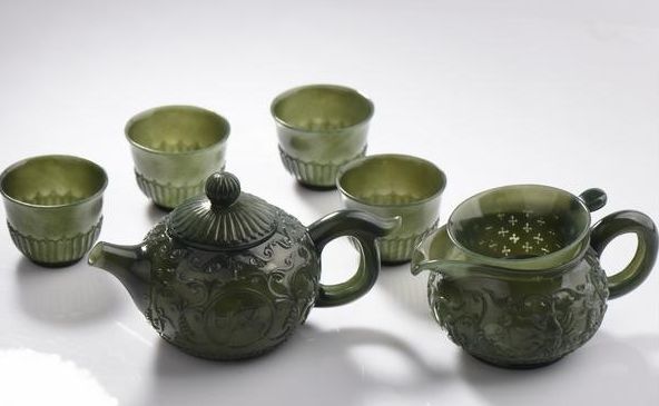 薄胎翡翠玉壶背面的故事，其制造工艺又是怎样的？  第3张