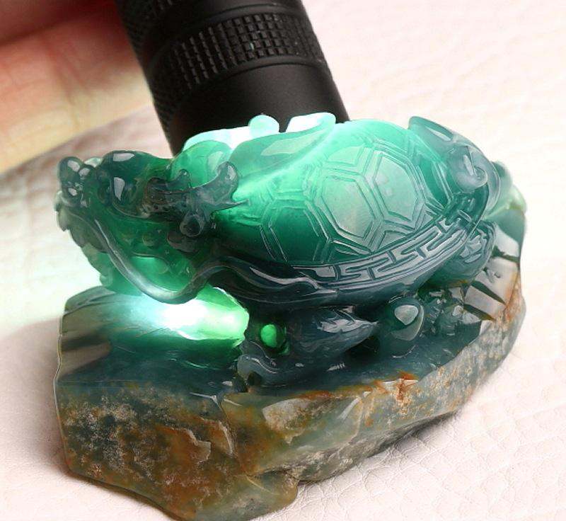 蓝水翡翠有什么特色，选择蓝水翡翠的时分咱们要注意什么？  第3张