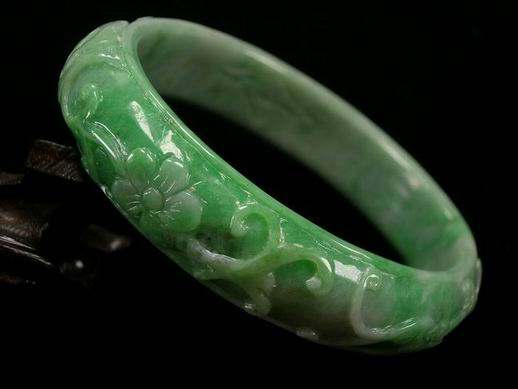 苹果绿翡翠手镯的种类有哪些？其由来是什么？  第2张