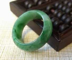 苹果绿翡翠手镯的种类有哪些？其由来是什么？  第3张