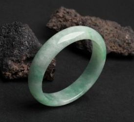 老坑冰种翡翠有哪些色彩规范？特色别离是什么？  第2张