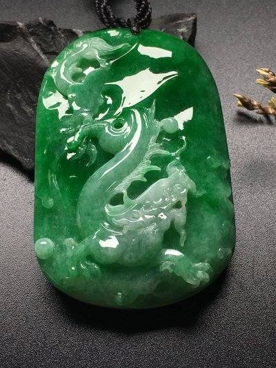 翡翠首饰上的绿是什么？能活吗？  第2张