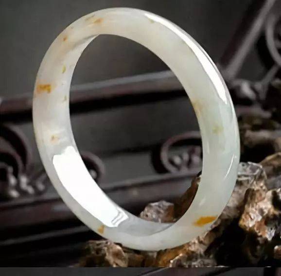 有些“瑕疵”不仅不会使翡翠掉价，甚至还能使其增值！  第2张