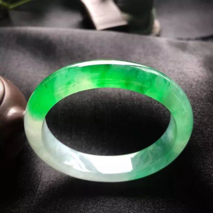 有些“瑕疵”不仅不会使翡翠掉价，甚至还能使其增值！  第5张