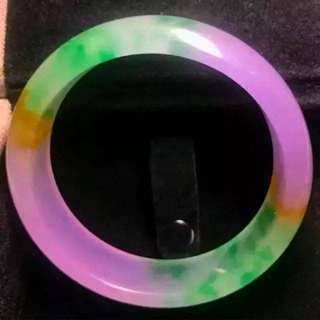 有些“瑕疵”不仅不会使翡翠掉价，甚至还能使其增值！  第10张