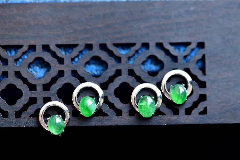 翡翠金镶好还是银镶好？  第7张