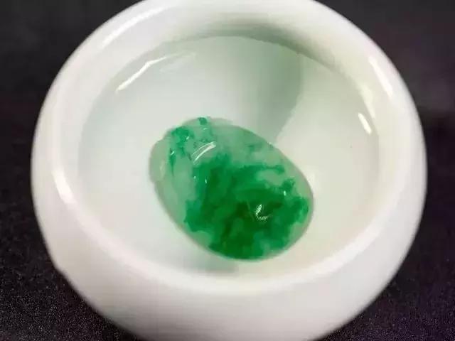 不让你的高价翡翠看起来像地摊货，就全靠它了！  第3张