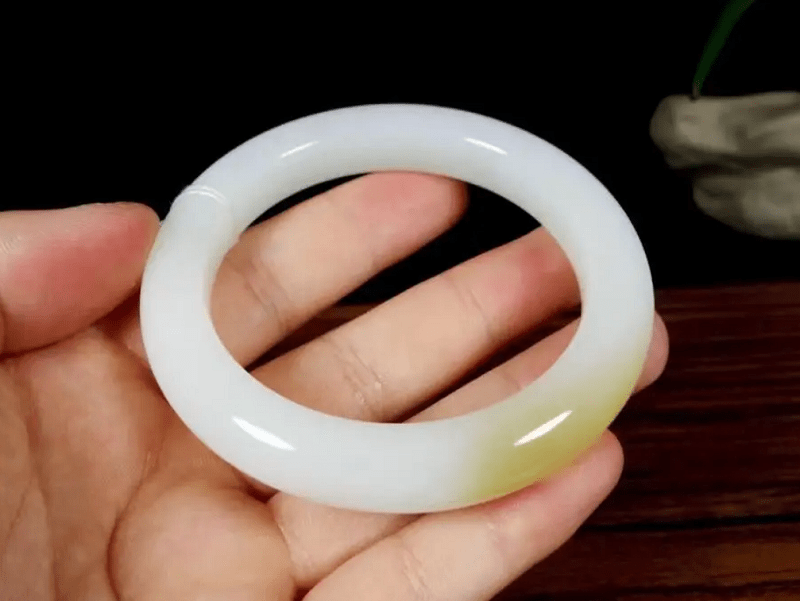 选玉石选的头疼？其实它的材质就2种  第2张