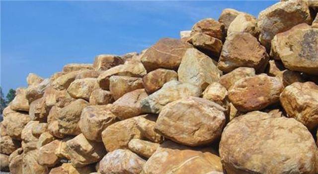 因改名而“暴涨”的玉石，一块石头炒至一千万，如今摆摊却无人要  第6张