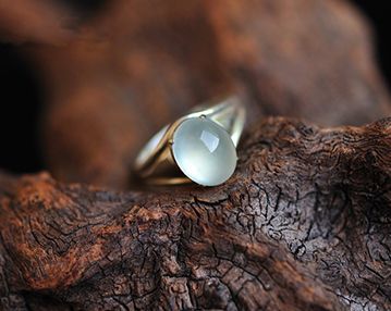 翡翠戒指如何挑选？选购翡翠戒指都有哪些方法？  第3张