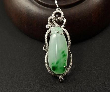 翡翠玉石的灵性如何培养？翡翠应该如何清洗？  第4张