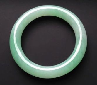 翡翠是当之无愧的玉石之王？翡翠哪种价值最高？  第2张