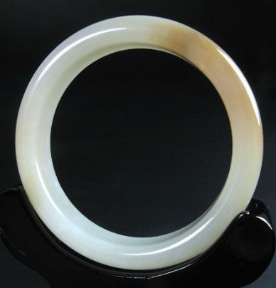 翡翠手镯可以泡水吗？翡翠泡水有什么好处？  第2张