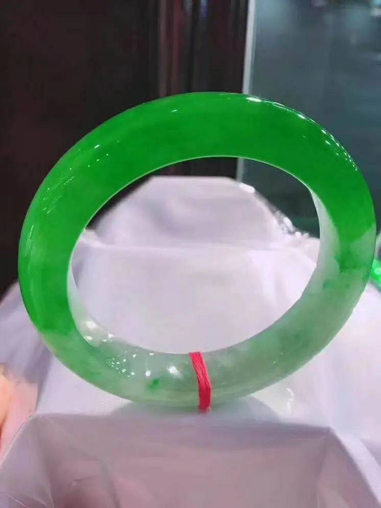 你知道翡翠的“三禁”“四怕”“八注意”吗？  第9张