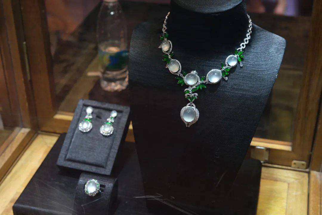 翡翠盛宴！带您走进2022昆明国际石博览会，目之所及皆是美艳  第25张