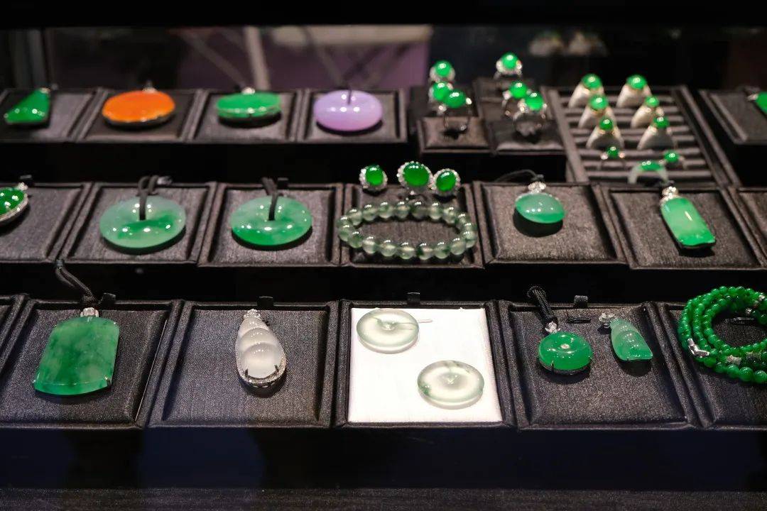 翡翠盛宴！带您走进2022昆明国际石博览会，目之所及皆是美艳  第26张