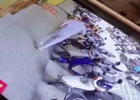 不该如此失德失信，男子假借看自然光效果，抢走16万高冰翡翠平安扣  第3张