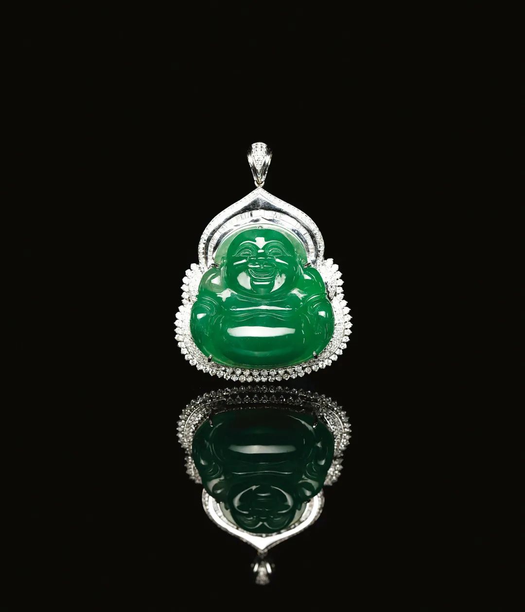 香港拍场屡屡成交千万级翡翠，“翡翠皇后”的这个投资建议很重要  第3张