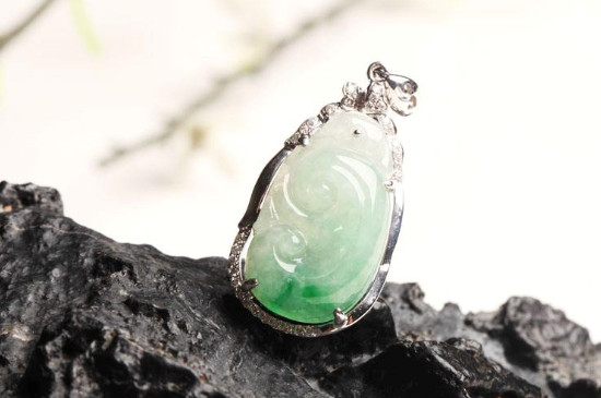 如意翡翠吊坠寓意  第2张