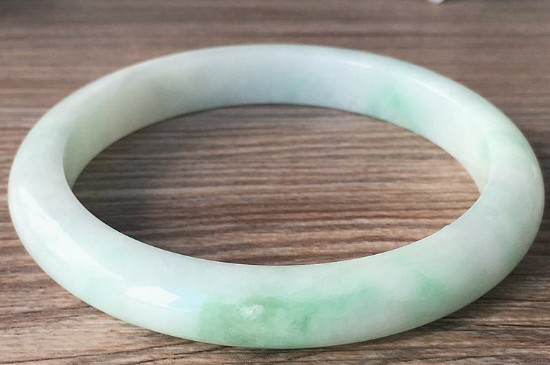 翡翠手镯的功效和作用  第2张