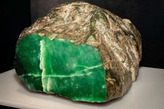 河里怎么找翡翠原石  第3张